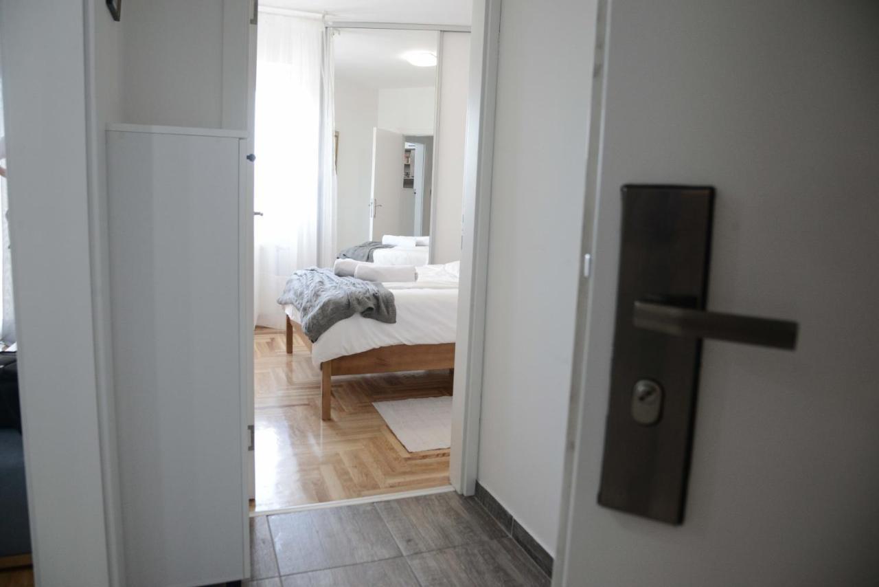 Apartment Dobraya Grey Novi Sad Exterior foto